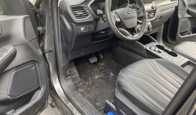 Nettoyage intérieur et extérieur FORD KUGA à SAINT QUENTIN FALLAVIER