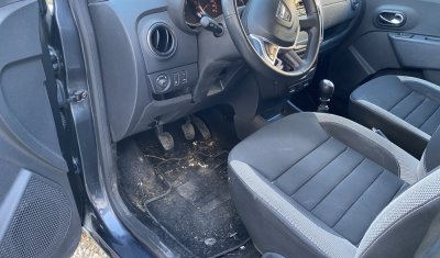 Nettoyage intérieur Dacia Dokker au domicile de la cliente à Bourgoin Jallieu