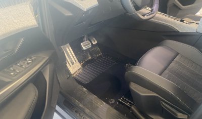 Nettoyage intérieur d'un nouveau Peugeot 5008