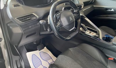 Nettoyage intérieur PEUGEOT 5008 à SAINT-PRIEST