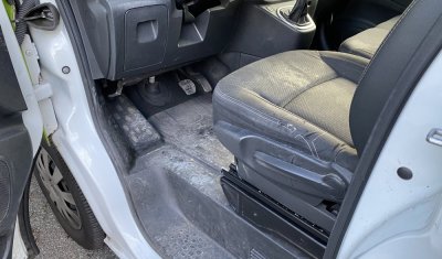 Nettoyage intérieur cabine NISSAN NV 300 à SAINT QUENTIN FALLAVIER