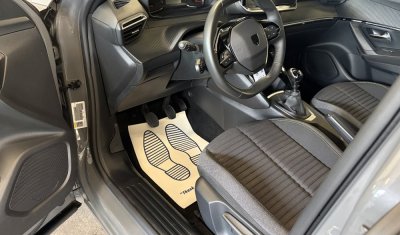 Nettoyage intérieur PEUGEOT 2008 à SAINT-PRIEST