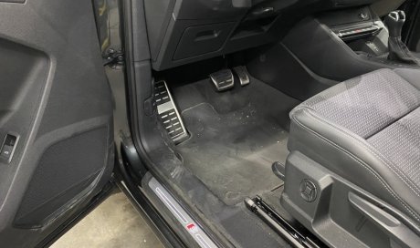 Nettoyage intérieur et extérieur d'un véhicule pour une entreprise à Bourgoin Jallieu. WASHER AUTO