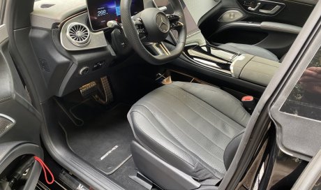 Nettoyage intérieur et extérieur de 2 véhicules de direction à Bourgoin-Jallieu