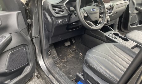 Nettoyage intérieur et extérieur FORD KUGA à SAINT QUENTIN FALLAVIER