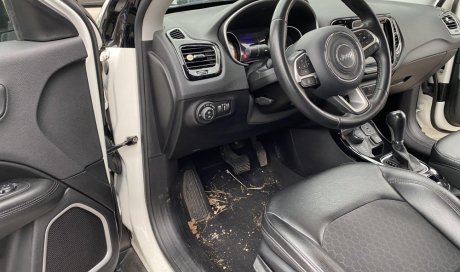 Nettoyage intérieur Jeep Compass à Saint Quentin Fallavier