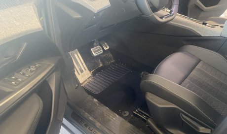 Nettoyage intérieur d'un nouveau Peugeot 5008