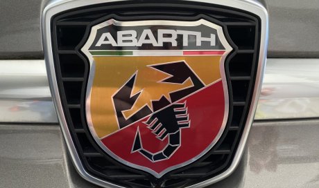Nettoyage intérieur et extérieur de cette 500 ABARTH