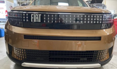 Nettoyage intérieur et extérieur pour cette FIAT PANDA à Saint Quentin Fallavier