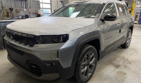 Préparation NEW JEEP COMPASS avant livraison client à BOURGOIN-JALLIEU
