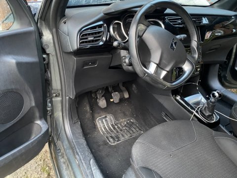 Nettoyage intérieur de voiture à Bourgoin-Jallieu. WASHER-AUTO
