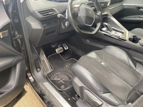 Nettoyage intérieur et extérieur d'un Peugeot 3008 à Bourgoin Jallieu. WASHER AUTO