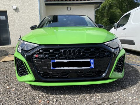 Nettoyage mensuel intérieur et extérieur de cette AUDI RS3 à BOURGOIN-JALLIEU