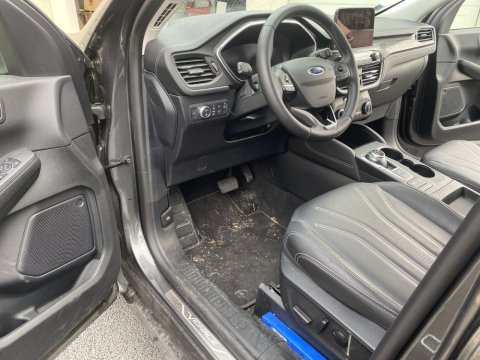 Nettoyage intérieur et extérieur FORD KUGA à SAINT QUENTIN FALLAVIER