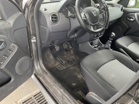 Nettoyage intérieur de Dacia Duster à Corbas par WASHER-AUTO