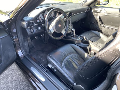 Nettoyage intérieur et extérieur d'une Porsche de direction à Corbas