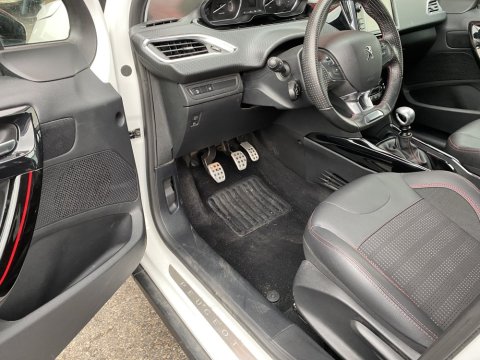 Nettoyage intérieur PEUGEOT 2008 à SAINT PRIEST
