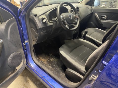 Nettoyage intérieur pour cette DACIA SANDERO à BOURGOIN-JALLIEU