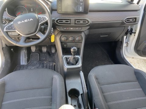 Nettoyage intérieur DACIA SANDERO à Saint Quentin Fallavier