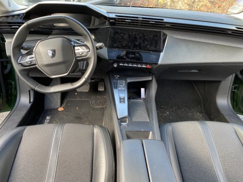 Nettoyage intérieur et extérieur pour cette PEUGEOT 308 à SAINT-PRIEST 