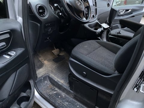Nettoyage intérieur MERCEDES VITO à Saint-Priest