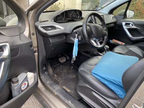 Nettoyage intérieur et extérieur PEUGEOT 2008 à Bourgoin-Jallieu