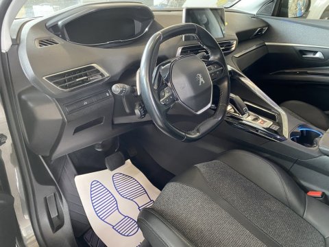 Nettoyage intérieur PEUGEOT 5008 à SAINT-PRIEST