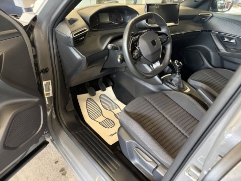 Nettoyage intérieur PEUGEOT 2008 à SAINT QUENTIN FALLAVIER