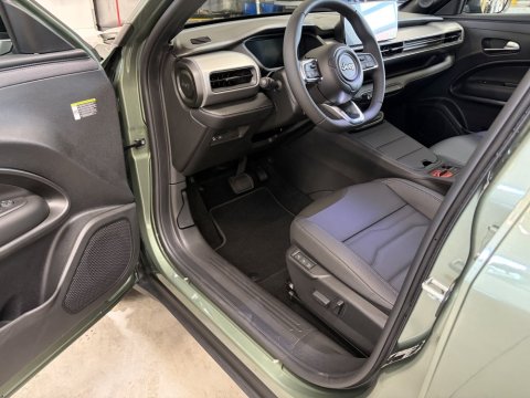 Préparation nouveau JEEP AVENGER avant livraison client à BOURGOIN-JALLIEU