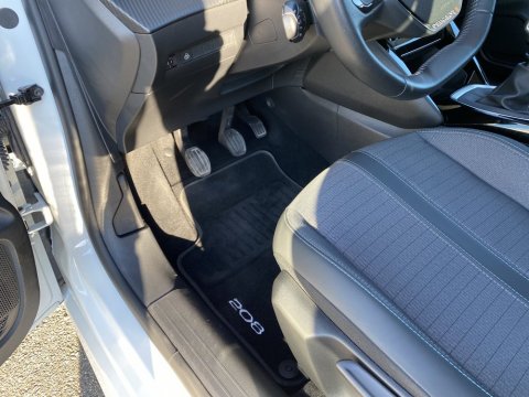 Nettoyage voiture intérieur et extérieur régulier à Bourgoin Jallieu. WASHER AUTO