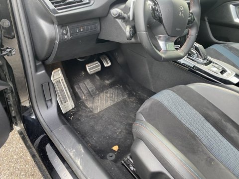 Nettoyage intérieur pour cette PEUGEOT 308