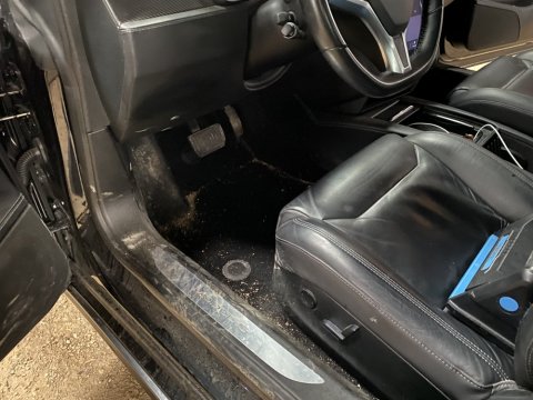 Nettoyage intérieur et extérieur d'une voiture à Bourgoin-Jallieu par WASHER AUTO