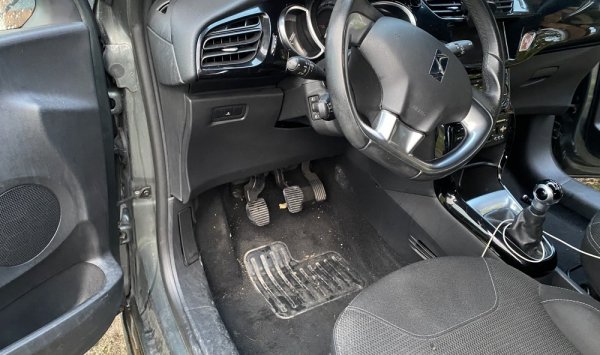 Nettoyage intérieur de voiture à Bourgoin-Jallieu. WASHER-AUTO