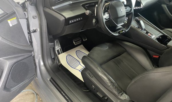 Nettoyage intérieur voiture SW à Saint Quentin Fallavier. WASHER-AUTO