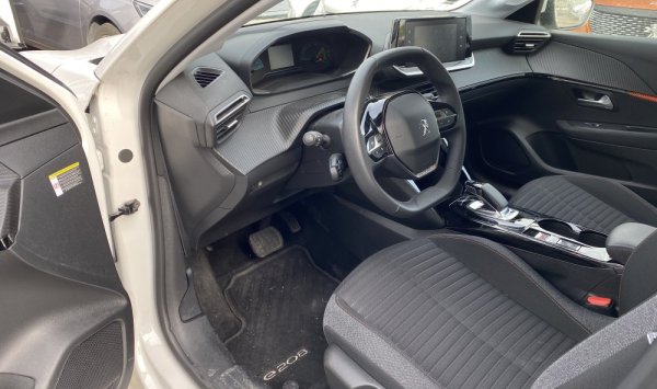 Nettoyage intérieur Peugeot 208 a CORBAS