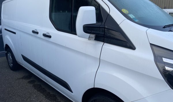 Nettoyage extérieur utilitaire Ford Transit à Corbas