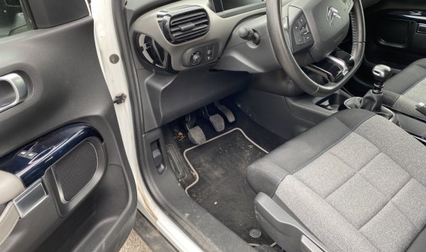 Nettoyage intérieur Citroen C4 à Bourgoin Jallieu