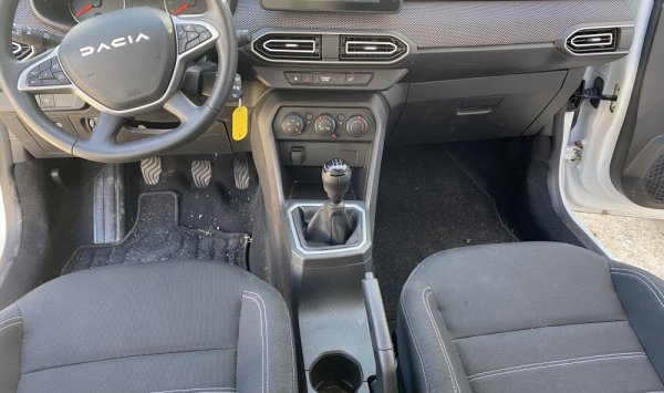 Nettoyage intérieur DACIA SANDERO à Saint Quentin Fallavier