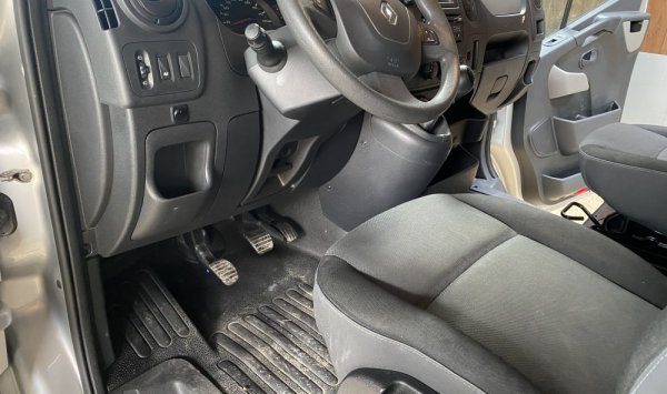 Nettoyage RENAULT MASTER  intérieur double cabine à CORBAS