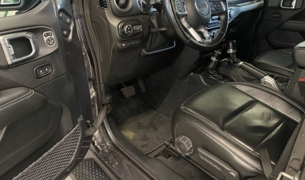 Nettoyage intérieur et extérieur JEEP WRANGLER à BOURGOIN-JALLIEU