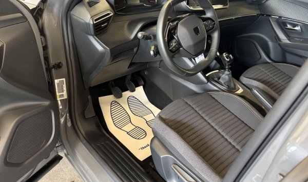 Nettoyage intérieur PEUGEOT 2008 à SAINT QUENTIN FALLAVIER