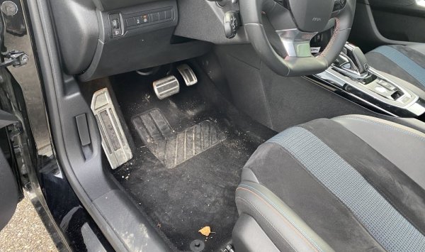 Nettoyage intérieur pour cette PEUGEOT 308
