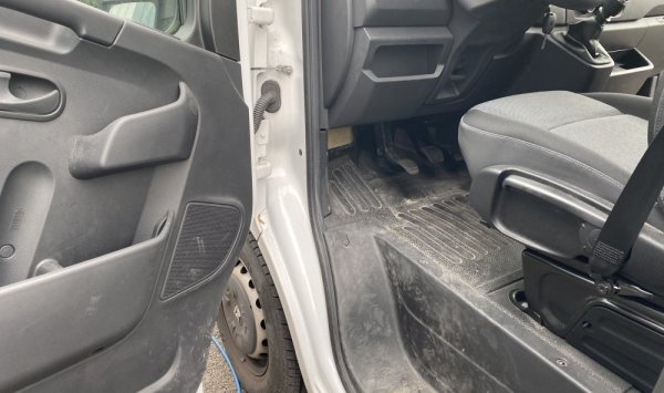 Nettoyage intérieur cabine utilitaire Renault Master à domicile à Bourgoin Jallieu