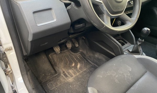 Remise en état intérieur Dacia Duster à Bourgoin Jallieu. WASHER AUTO