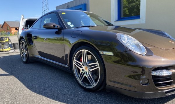 Nettoyage intérieur et extérieur d'une Porsche de direction à Corbas