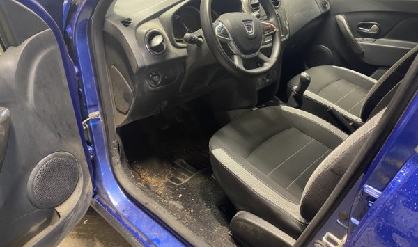 Nettoyage intérieur pour cette Dacia Sandero à BOURGOIN-JALLIEU
