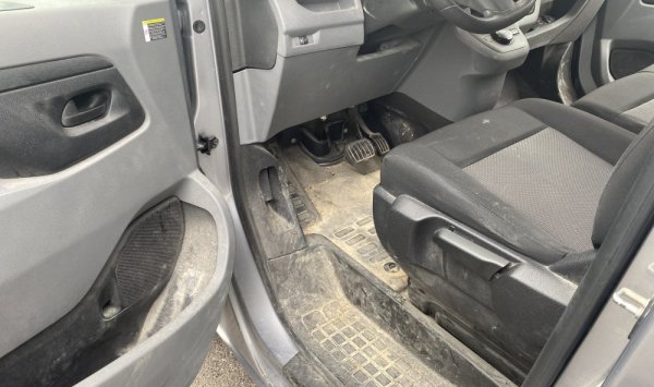 Nettoyage intérieur cabine CITROEN JUMPY à Bourgoin Jallieu