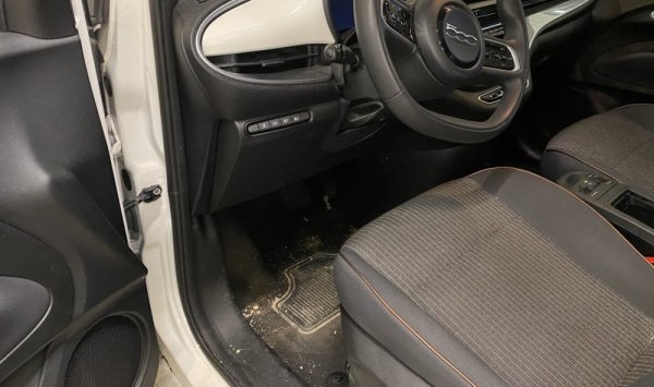 Nettoyage intérieur et extérieur FIAT 500 à CORBAS