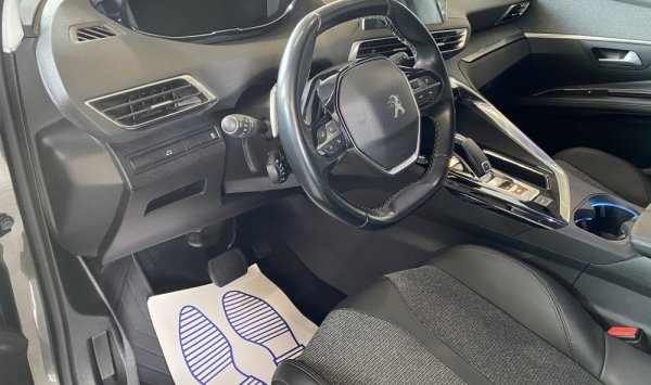 Nettoyage intérieur PEUGEOT 5008 à SAINT-PRIEST