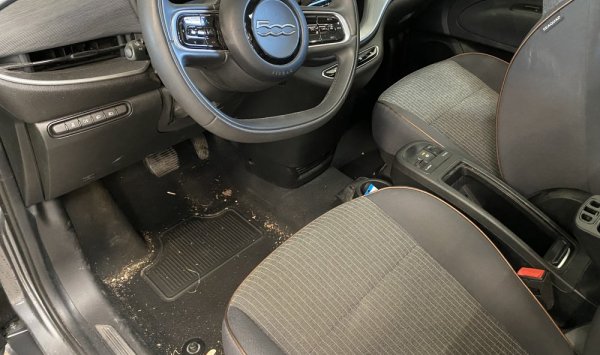 Nettoyage intérieur D'une FIAT 500 à BOURGOIN-JALLIEU